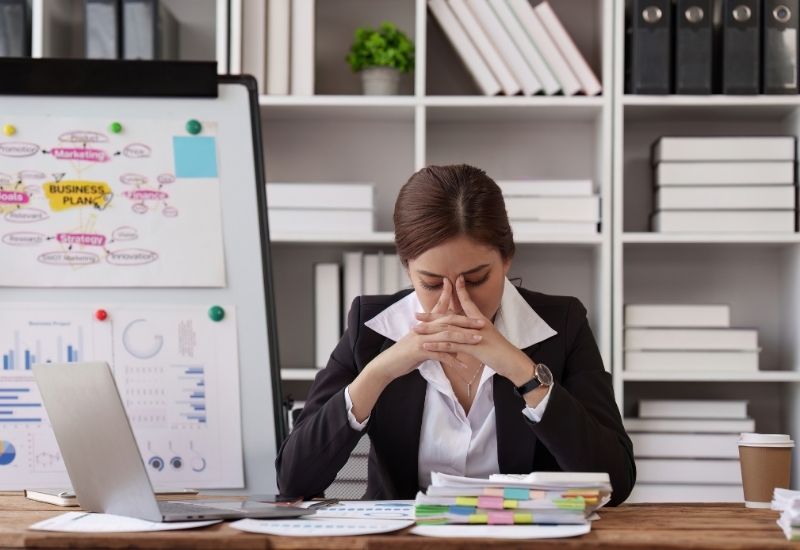 Advisory team discussing architectures